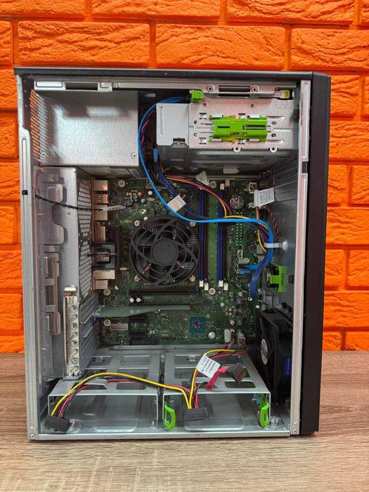 Офісний ПК Fujitsu Esprimo P757 Tower/ i5-6600/8 DDR4, 512 SSD/Type-C