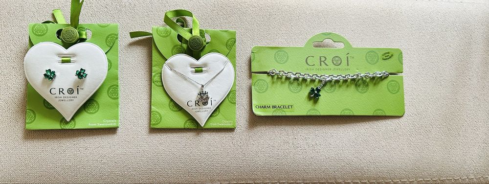Біжутерія Croi  символ Ірландії  камінчики сваровські,середки гвоздики