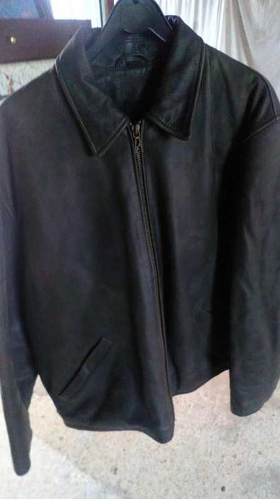 Blusão preto de cabedal