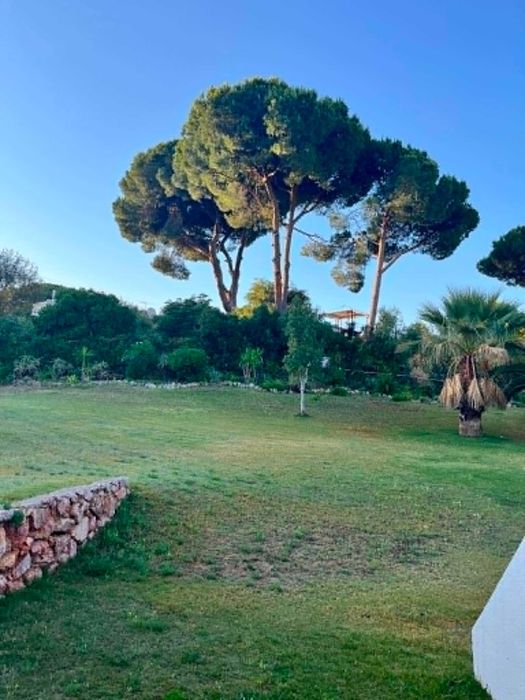 Moradia V2+1 em Vilamoura com Piscina e Estacionamento Privado