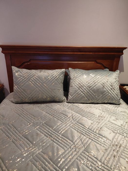 Cama de casal como nova
