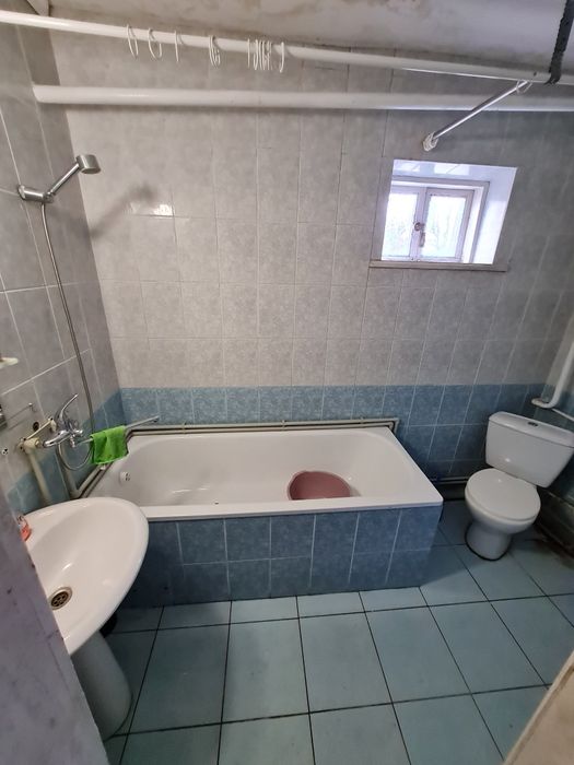 Шпола, центральна вулиця, продаж частини домоводіння!