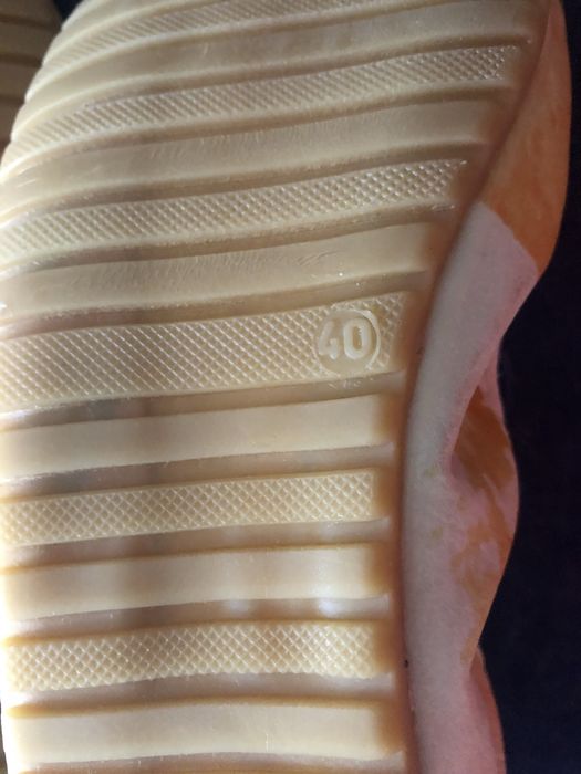 Sapatos de senhora com motivos musicais