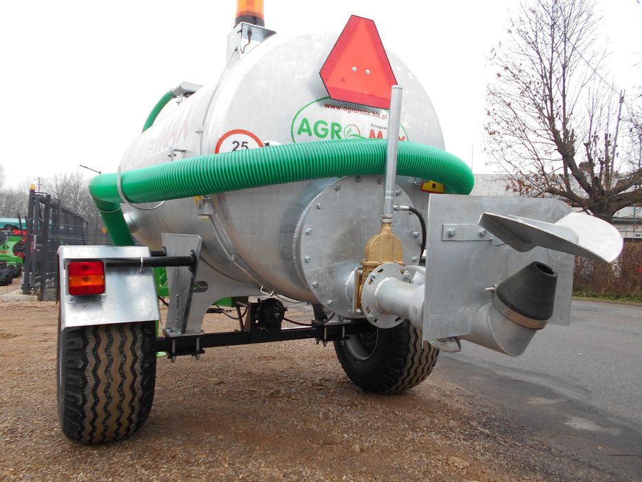 WÓZ ASENIZACYJNY/ beczkowóz/ wóz na gnojowicę AGROMAX węże/aplikator
