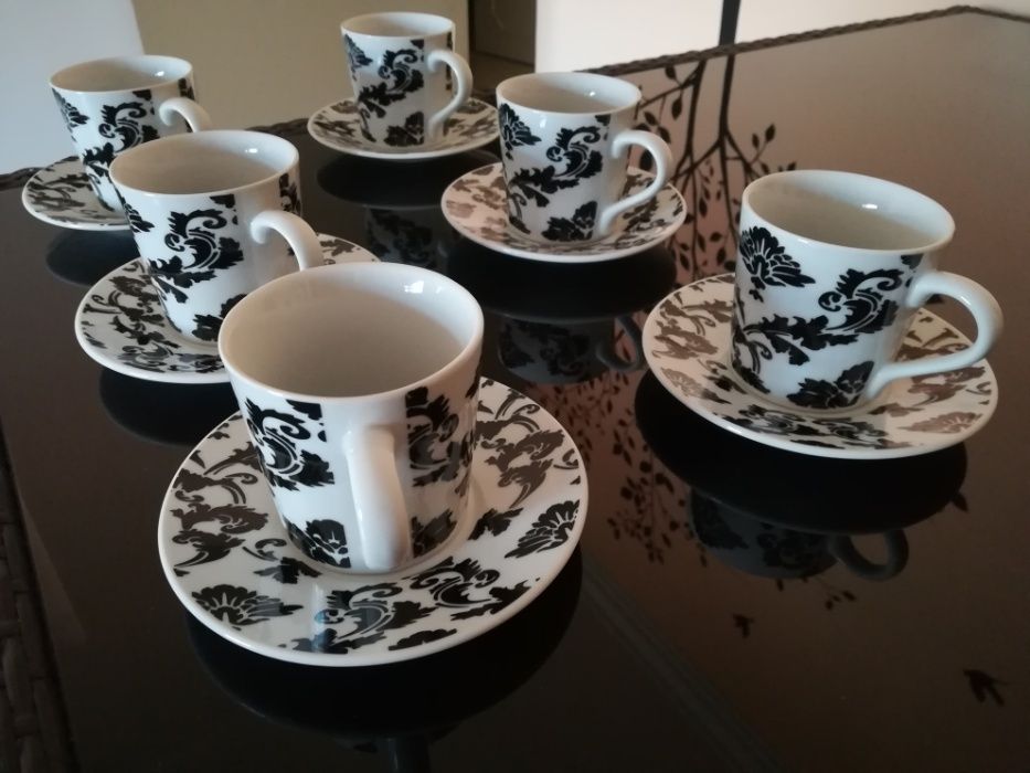 Conjunto de 6 Chávenas c/pires (de porcelana, marca "Fisura") NOVO
