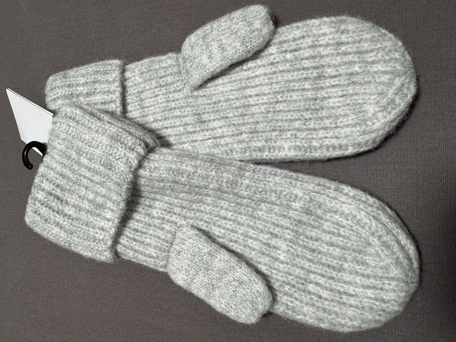 Стильні жіночі рукавички H&M.