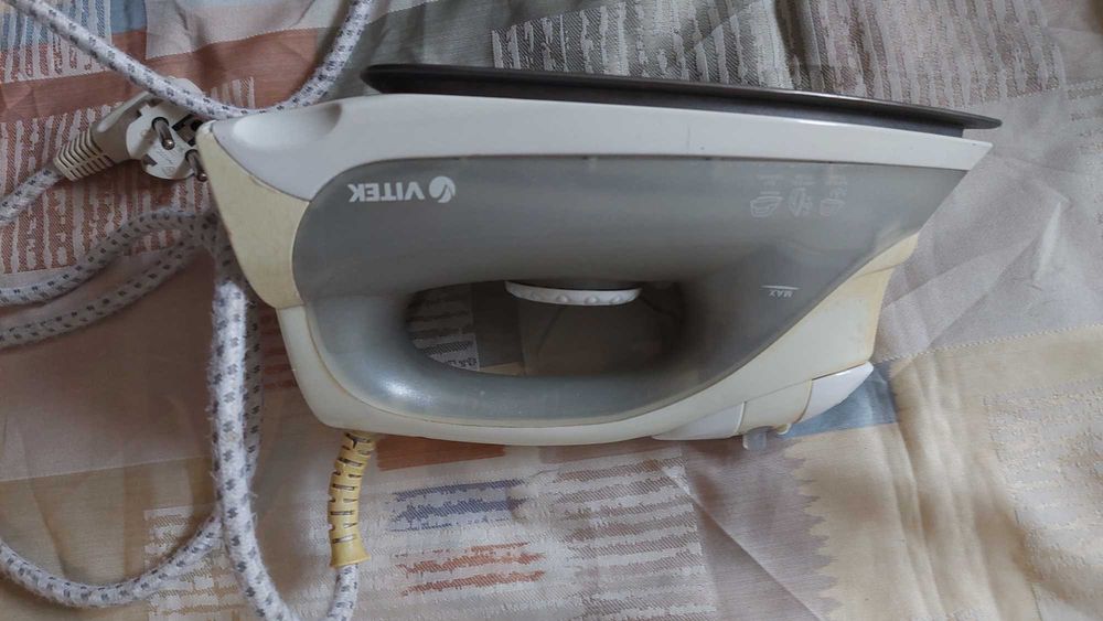 Праска VITEK VT 1217 GY 2400 W з керамічним покриттям