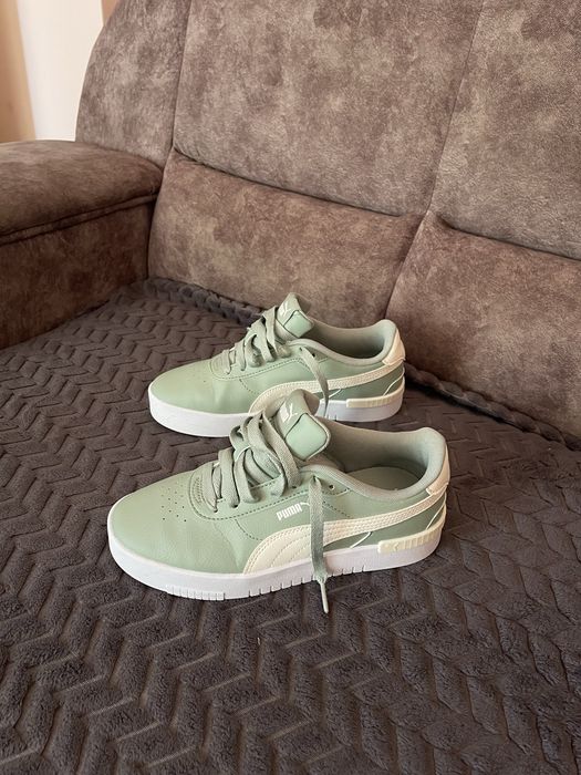 Жіночі кросівки Puma 36