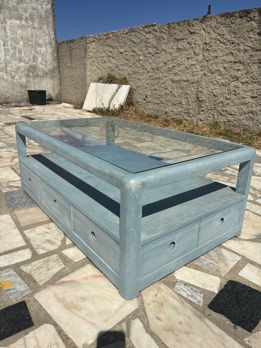 Mesa de vidro com gavetas