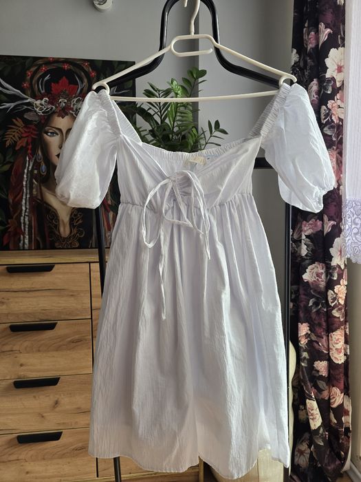 Biała sukienka typu babydoll polskiej marki marki Lila Lou 1 S-36