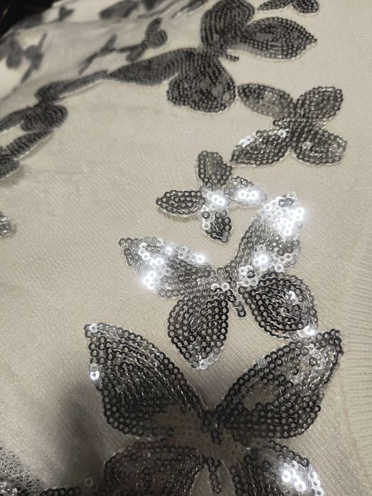 Elegancki sweter,rękawy tiulowe w motylki