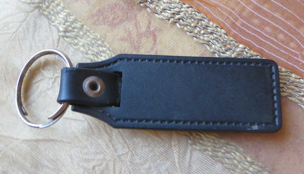 Porta Chaves Banco Borges & Irmão em couro e metal e vidro c/ 10 cm