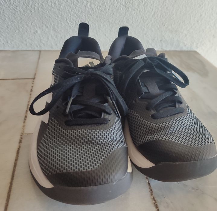 Tênis adidas para treino