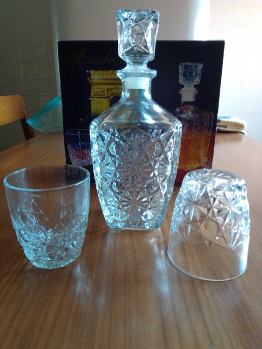 Conjunto de garrafa e 6 copos whisky.64740970319490121