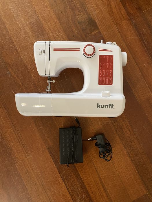 Máquina de Costura - Como Nova