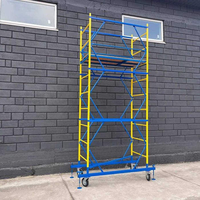 Вишка тура. Риштовка. Будівельне риштування. Ліса. Леса строительные.