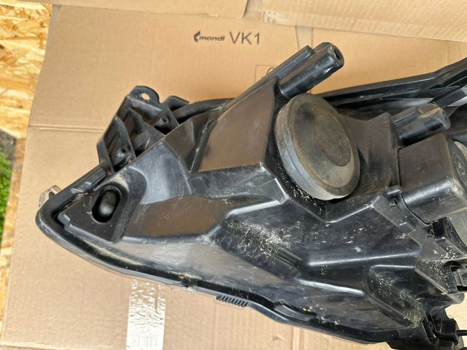 Opel Astra H III 3 04- Lampa prawa przednia przód cala orginał