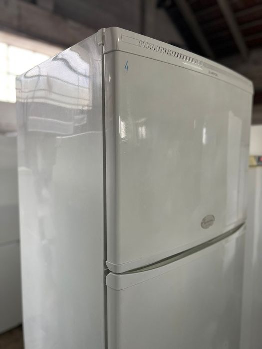 Refrigerador Duplex (Duas Portas) da marca Ariston.