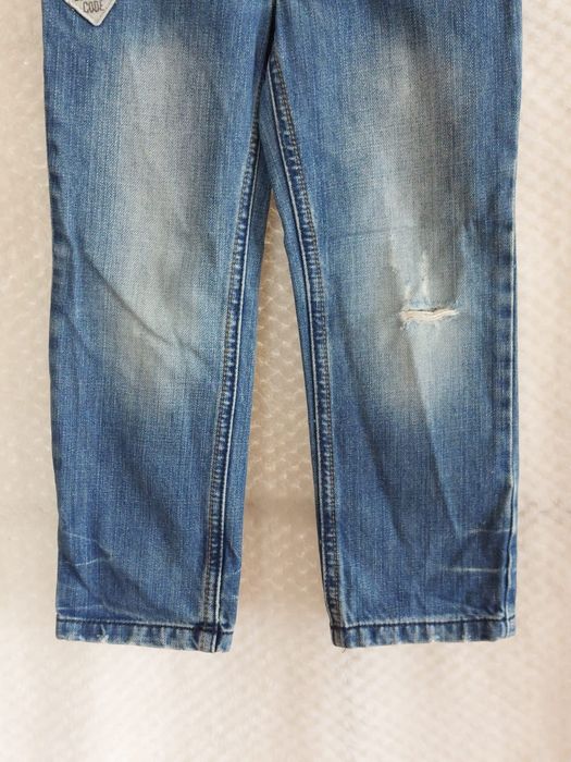 Jeansy z przetarciami. Benetton. 104 cm