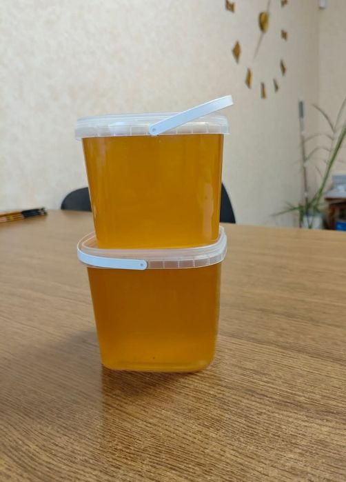 Продам мед з липи, також акація з різнотрав'ям. Ціна за 1 л. Мед липа.Акація.