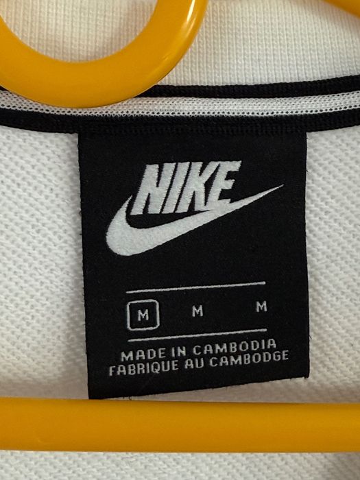 Biała bluza Nike sportowa z lampasami