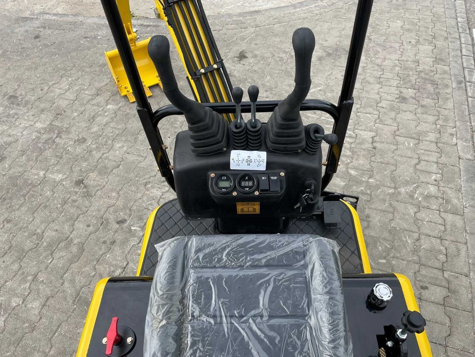 Nowa minikoparka Gunter Grossmann GG900. Silnik Kubota