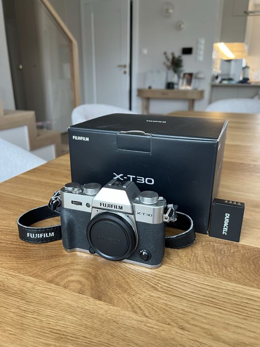 Aparat bezlusterkowy Fujifilm X-T30 + 2 baterie