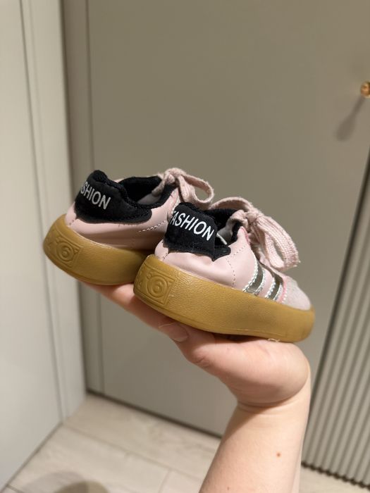 Кросівки для дівчинки