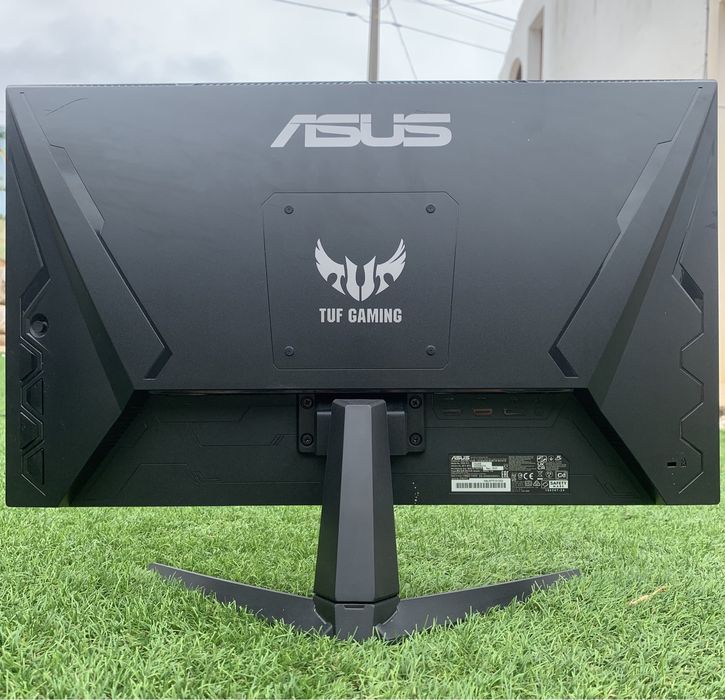 Set up gaming PC, mouse, keyboard, and monitor64584622600578124