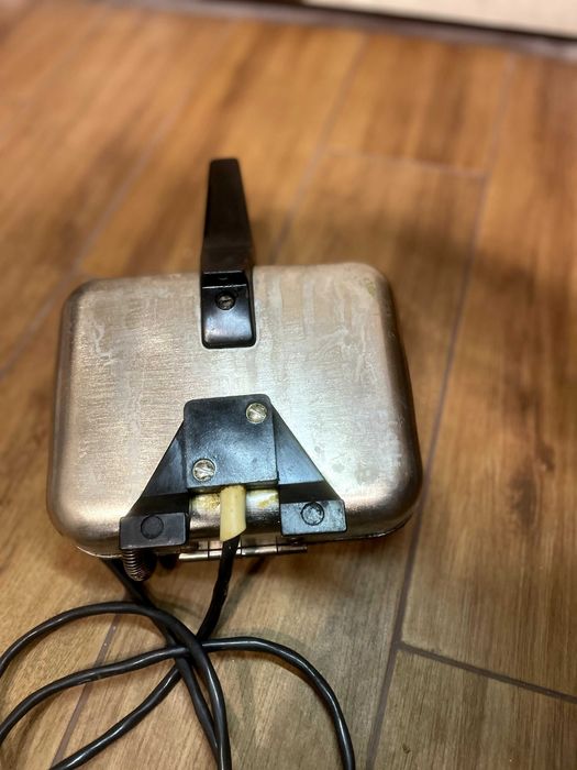 Електро вафельниця Ласунка Радянська