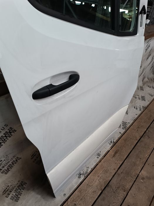 Дверка передня права MB Sprinter W907 W910 Спрінтер Двері передні