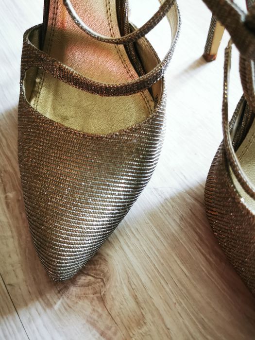 Buty na obcasie złote