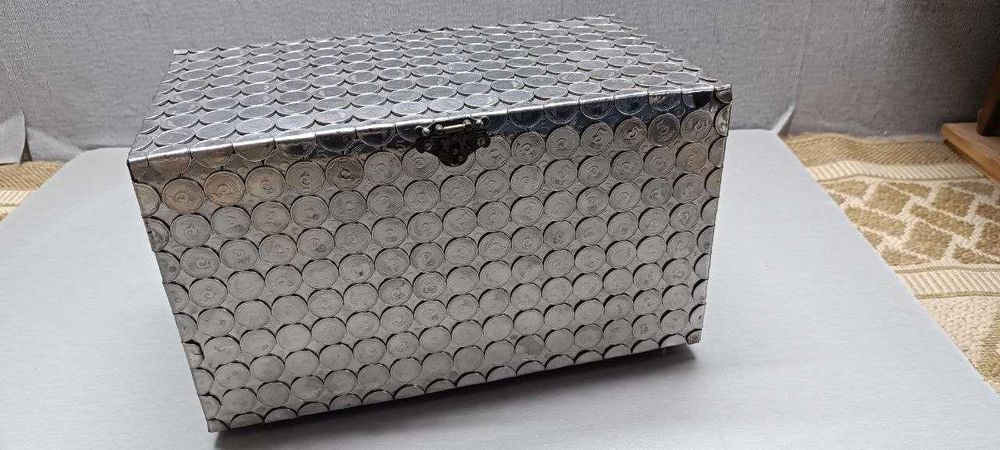 Сундук из монет большой