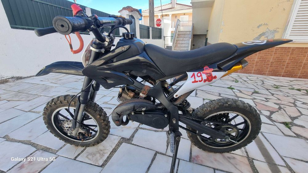 Mota criança a gasolina