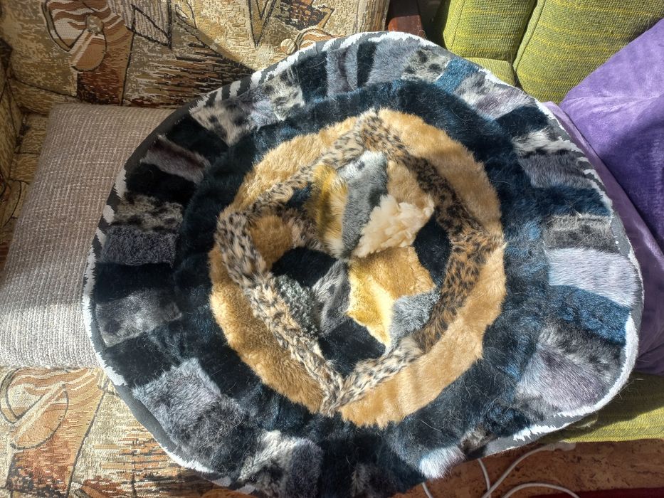 Килимок зі шматочків хутра