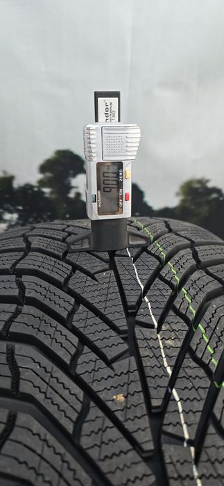 S23 4 x 245/45r18 Kumho WinterCraft WP52 100V XL opony zimowe nowe