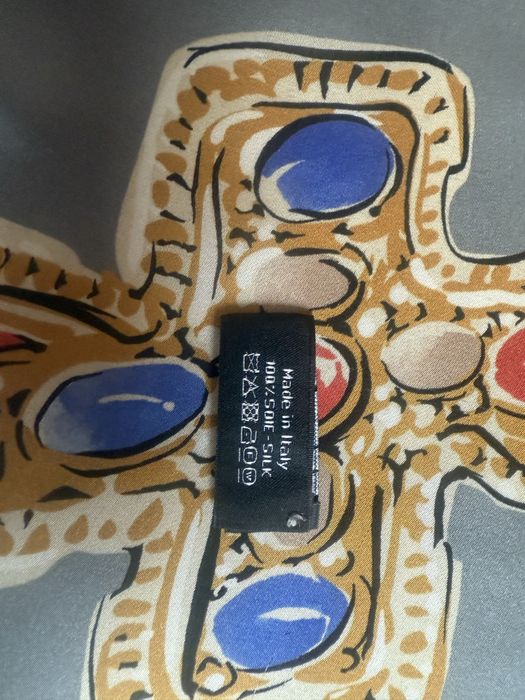 Apaszka Chanel z delikatnego muślinowego jedwabiu