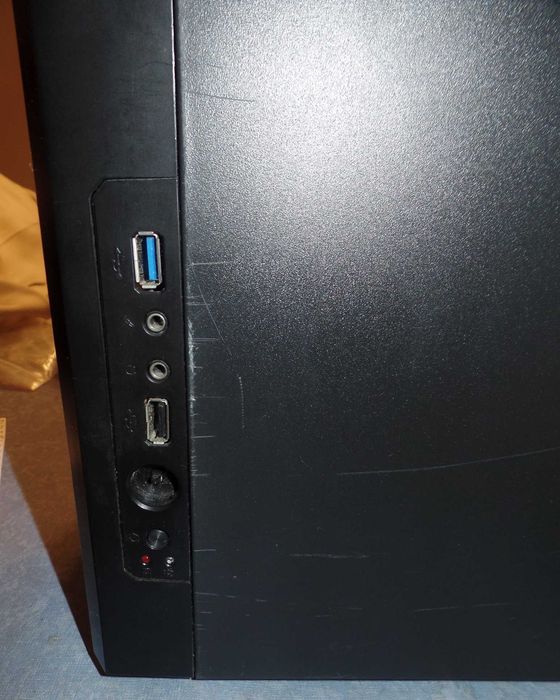Caixa para PC, usada mas em Bom Estado