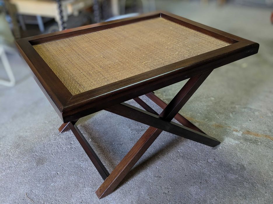 Mesa de centro em palhinha