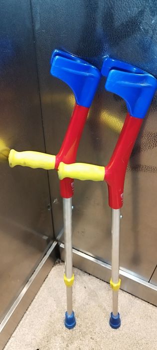 Sprzedam w bardzo dobrym stanie kule ortopedyczne łokciowe regulowane  dziecięce