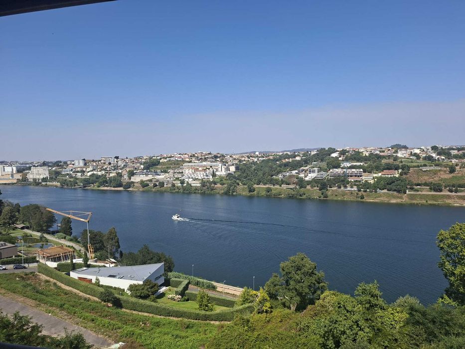 Apartamento T2 novo com vista rio Gaia