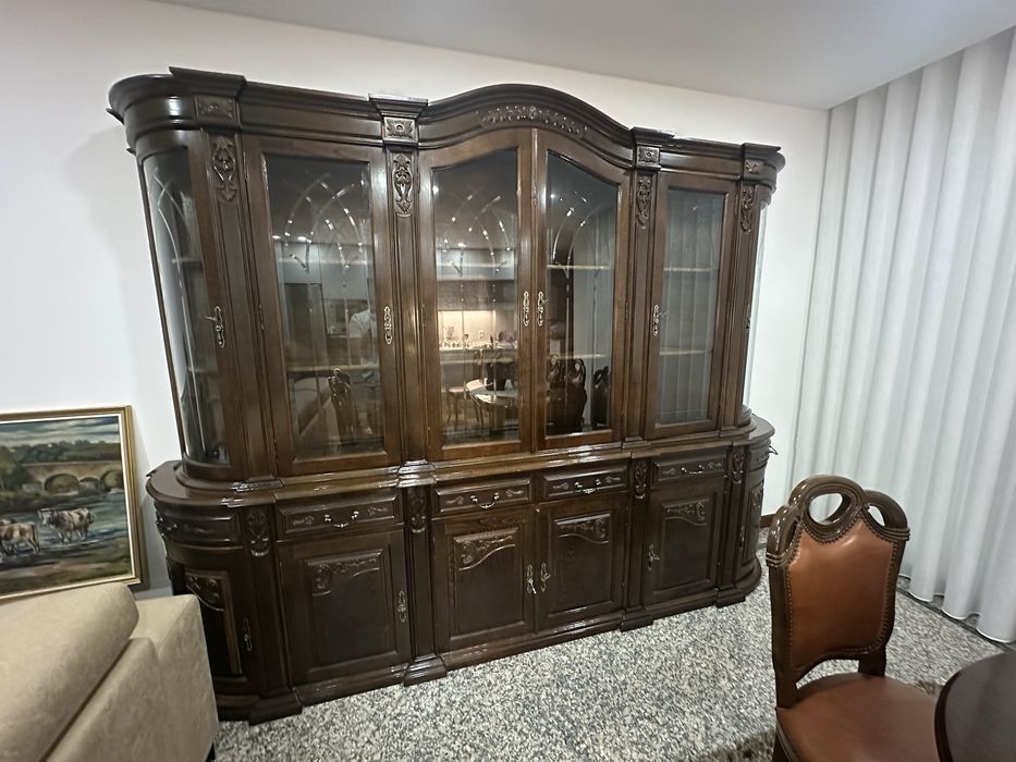 Movel de sala + mesa de sala c/8 cadeiras em pele.