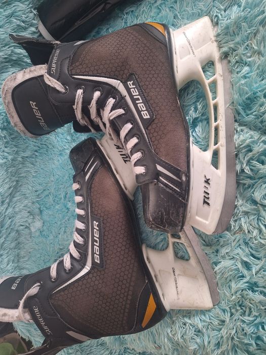 Lyzwy hokejowe BAUER roz.44.5 supreme one.4