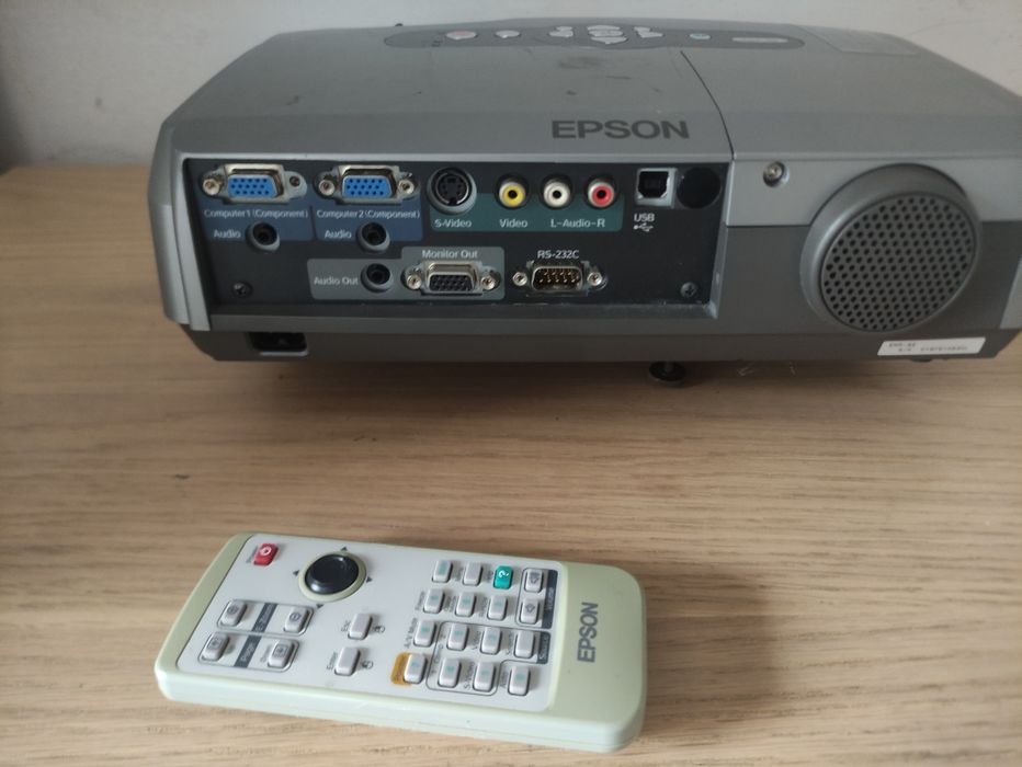 Projektor EPSON EMP-82 2000ANSI 3LCD XGA USB