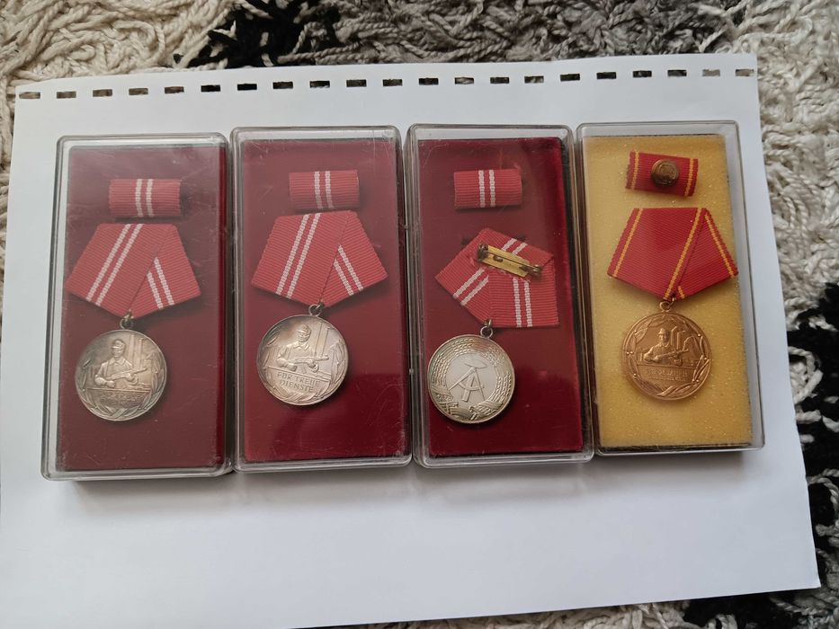 starocie medale NRD DDR złoty i srebrne za służbę