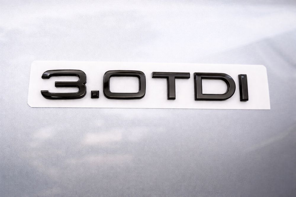 Emblematy Audi Czarny Połysk Znaczki A1 A3 A4 A5 A6 A7 Q3 Q5 Q7 S Line