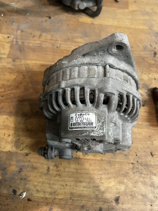 Генератор мазда 3 бк  2006 год