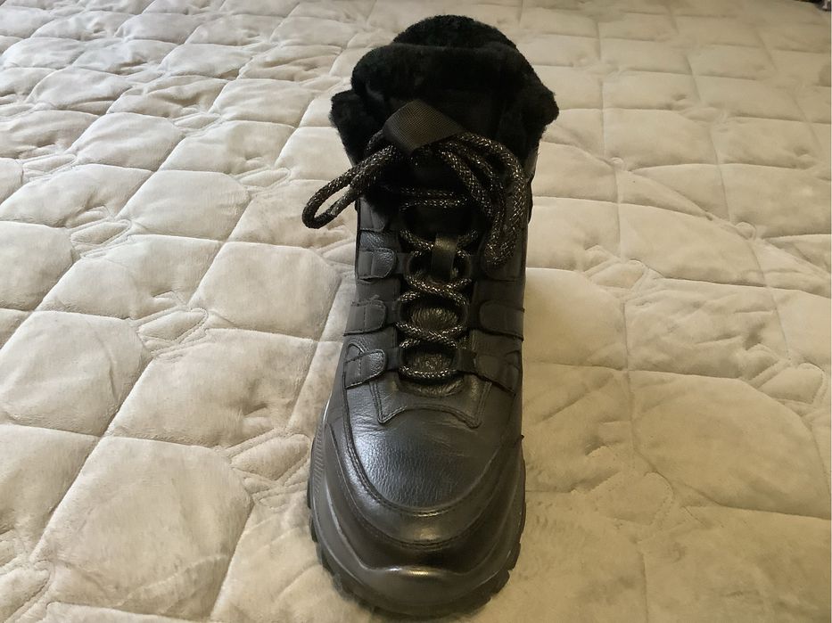 Зимние кроссовки с натуральной кожи и натурального меха в отл. сост