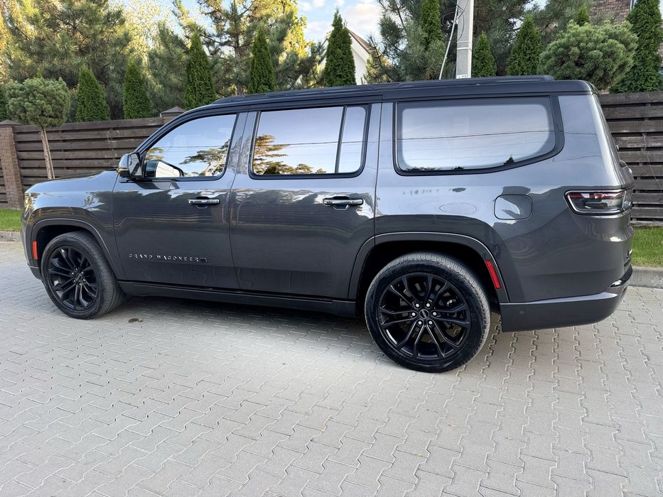 Jeep Grand Wagoneer