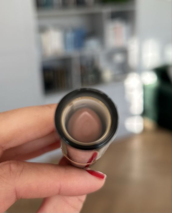 Pomadka Revlon Super Lustrous Lipstick champagne pearl nude nudziakowa